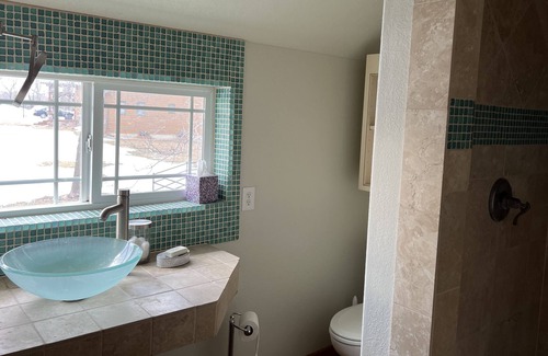 Brandt House | Studio Apartment just a off the Shores of Beautiful Lake Cochrane