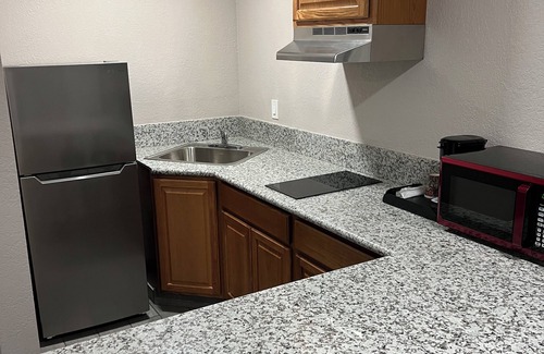 Greenacres Apartment | Studio Apartment - King Bed