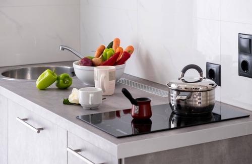 Geni Apartment | Studio Apartment "King 3" with Sea View, Shared Pool & Wi-Fi