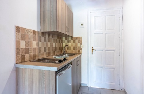 Marathias Apartment | Studio Apartment 'Maltas 20' with Shared Terrace, Wi-Fi and Air Conditioning