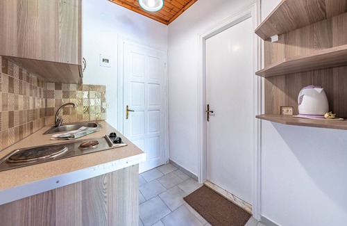 Marathias Apartment | Studio Apartment 'Maltas 20' with Shared Terrace, Wi-Fi and Air Conditioning