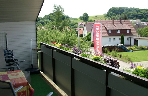 Bohringen Apartment | Studio Apartment 'Müller' with Balcony and Wi-Fi