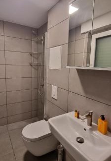 Oberesslingen Apartment | Studio Apartment Nähe S-Bahn inklusive Parkplatz