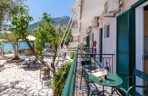 Nikiana Apartment | Studio Apartment "Nikiana Club - Studio 5" with Sea View, Shared Pool & Wi-Fi