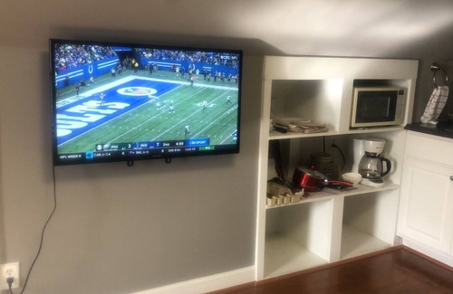 Elon Apartment | Studio apartment over garage