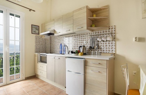 Kaminarata Apartment | Studio Apartment 'Paradiso Verde 2' with Sea View, Wi-Fi and Air Conditioning