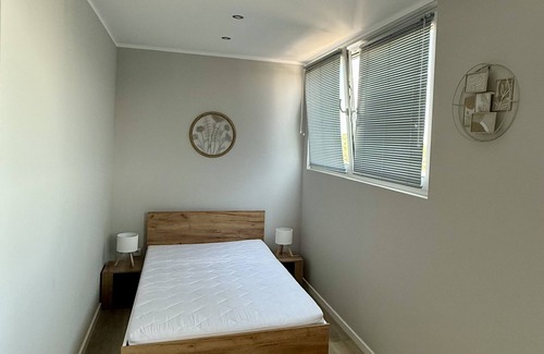 Rhein-Erft-Kreis District Apartment | Studio-Apartment-Private Bathroom-Courtyard view