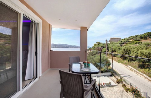 Alikanas Apartment | Studio Apartment "Villa Dionysia Studio S6" with Shared Pool & Wi-Fi