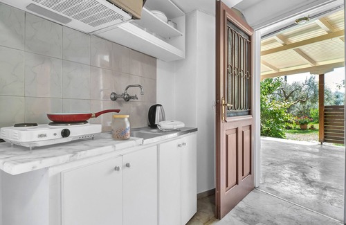 Nikiana Apartment | Studio Apartment 'With Garden View', Wi-Fi and Air Conditioning