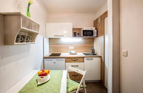 Visoko Apartment | Studio Apartment with garden view