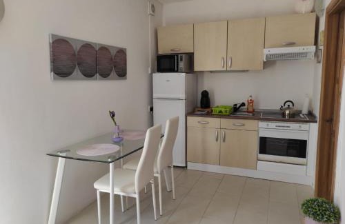 Mosta Apartment | Studio apartment with private terrace, Jacuzzi & views