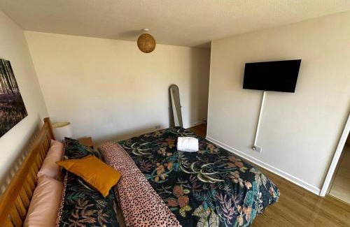 Carterton Apartment | Studio Apartment with spacious garden in Carterton