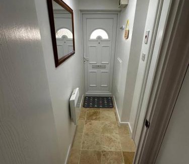 Carterton Apartment | Studio Apartment with spacious garden in Carterton