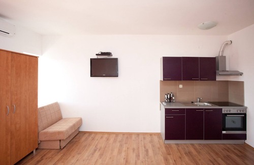 Hvar Apartment | Studio apartment with terrace, pool access, Hvar town