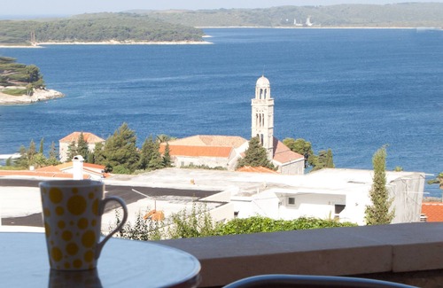 Hvar Apartment | Studio apartment with terrace, pool access, Hvar town