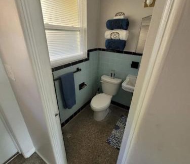 Crescent Lake Apartment | Studio Apt Near DownTown