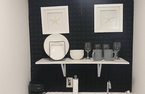 Embassy Hills Apartment | Studio at family home recently remodeled, free wifi ,and live tv