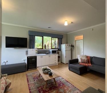 Pearce House | Studio at the Back of Mount Taylor