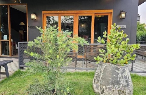 Thung Song Hong Apartment | Studio at The Lantern Suites with Maid Service