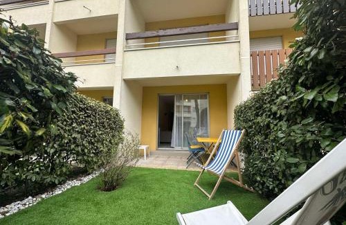 Saint-Georges-de-Didonne Apartment | Studio au calme, plage et centre à pied, jardinet ensoleillé, parking privé - FR-1-550-51
