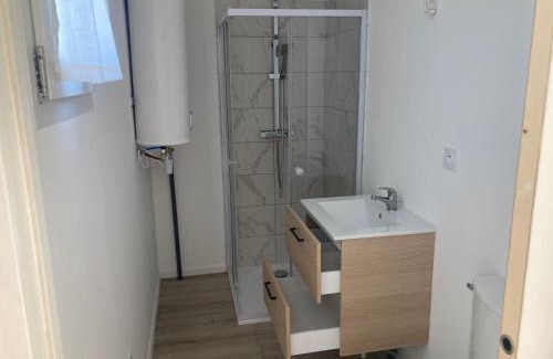 Saran Apartment | Studio avec courette au calme