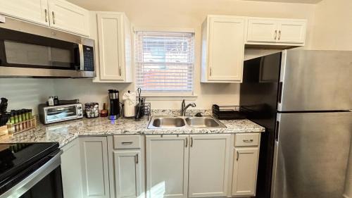 Crestline Heights Apartment | Studio B -Cozy home mins from Airport, Uptown and Downtown
