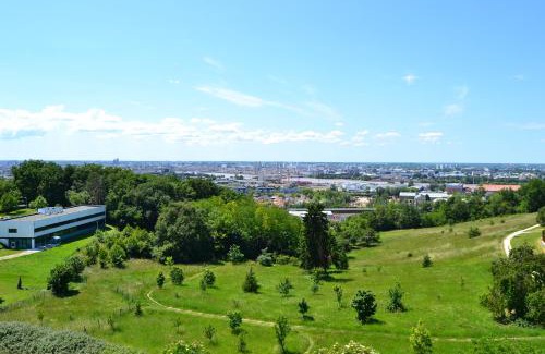 Cenon Apartment | Studio Belle vue Bordeaux - Parking privé - Netflix - Tram A