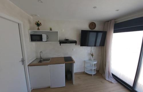 Castelnau-d'Estretefonds Apartment | Studio contemporain avec parking gratuit