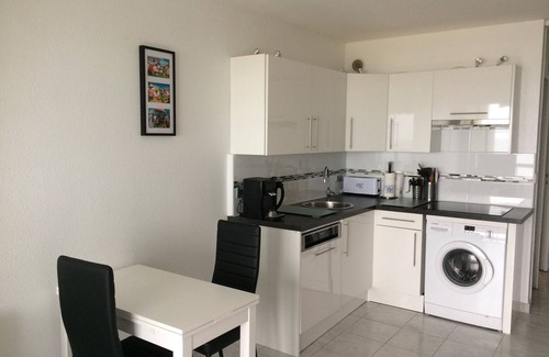 La Cote Radieuse Apartment | Studio cab 30m2 + 8m2 terrace facing the sea, private parking, air conditioning, WIFI