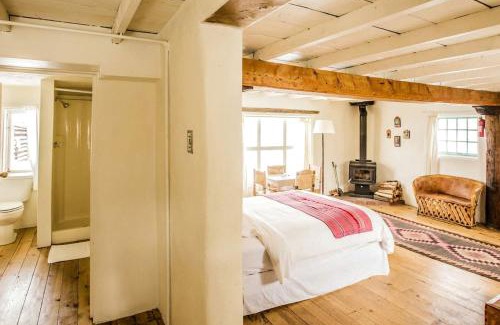 San Cristobal House | Studio Cabin Suite on Organic Farm Stay near Taos, New Mexico