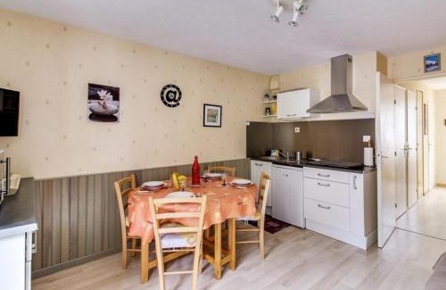 Esquieze-Sere Apartment | Studio cabine à Esquièze-Sère pour 6 avec balcon, vue montagne et parking - FR-1-402-34
