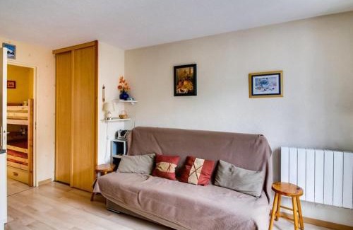 Esquieze-Sere Apartment | Studio cabine à Esquièze-Sère pour 6 avec balcon, vue montagne et parking - FR-1-402-34