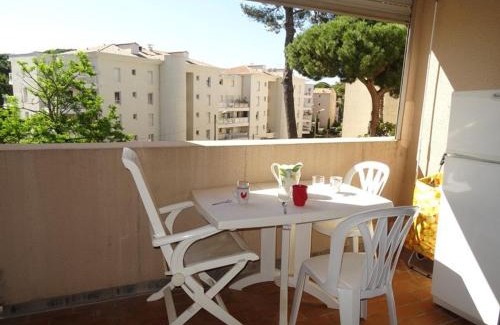 Toulon - Hyeres Apartment | Studio Cabine à Hyères : piscine, proche port, plages et aéroport, parking inclus - FR-1-335-171