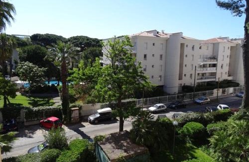 Toulon - Hyeres Apartment | Studio Cabine à Hyères : piscine, proche port, plages et aéroport, parking inclus - FR-1-335-171