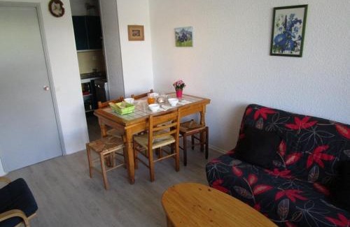 La Mongie Apartment | Studio cabine 5 pers avec balcon, au pied des pistes de La Mongie 1800, proche commerces et spa thermal - FR-1-404-2