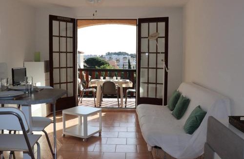 Cavalaire-sur-Mer Apartment | Studio-cabine lumineux avec terrasse, parking, proche plage - FR-1-100-119