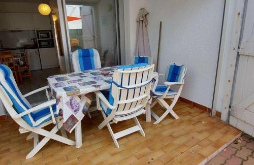Le Grau-dʼAgde Apartment | Studio cabine RDC, proche plage et commerces, terrasse, WiFi gratuit, park 1 voiture, 4 couchages - FR-1-423-230