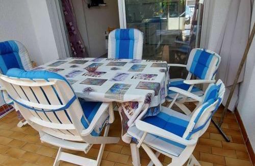 Le Grau-dʼAgde Apartment | Studio cabine RDC, proche plage et commerces, terrasse, WiFi gratuit, park 1 voiture, 4 couchages - FR-1-423-230