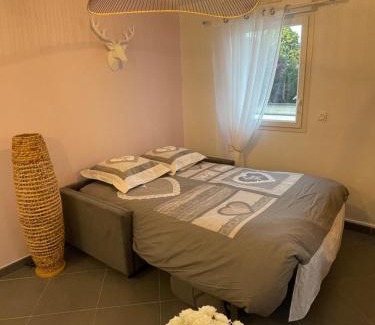 Saint-Julien-les-Villas Apartment | Studio calme et cosy