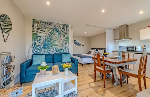Loperec Apartment | Studio 'Cap À L’ouest' with Shared Terrace, Shared Garden and Wi-Fi
