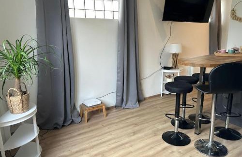 Sainte-Savine Apartment | Studio CF Cosy Proche Gare, Centre Ville et Toutes Commodites