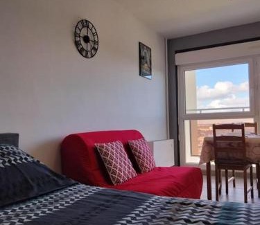 Claude Decaen Apartment | Studio chaleureux Caen