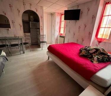 Neris-les-Bains Apartment | Studio charmant à Néris-les-Bains - 25 m² avec terrasse