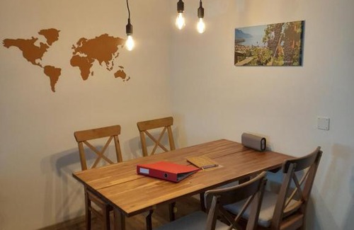Villeneuve Apartment | Studio chez un vigneron au village au 2ème étage sans ascenseur