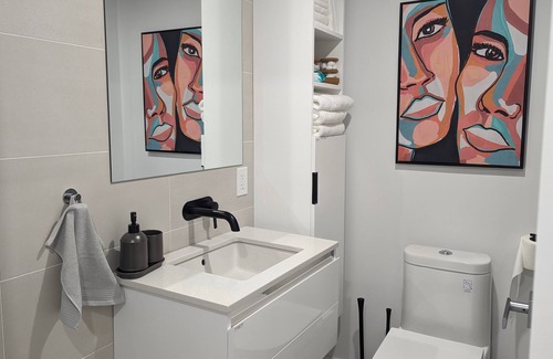 Latin Quarter Apartment | Studio Chic au cœur de Montréal, à côté de tout