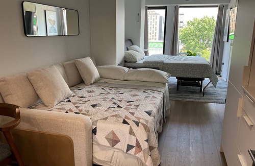 Latin Quarter Apartment | Studio Chic au cœur de Montréal, à côté de tout