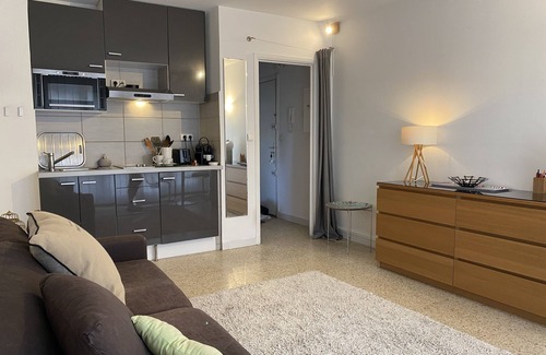 Sud Apartment | Studio Chic Avec Piscine, Parking Dans Résidence Arborée et Sécurisée