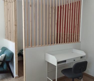 Quartier de France Apartment | Studio climatisé et spacieux situé près des Parcs