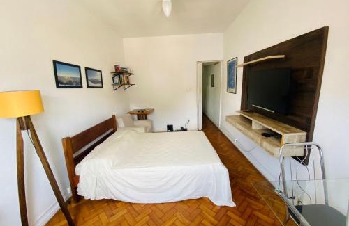 Catete Apartment | Studio completo no Catete, em andar alto, com vista livre , próximo Metrô e praia do Flamengo, ar , wifi, tv, pauloangerami RC214