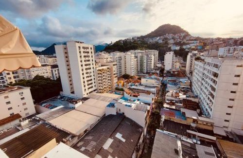 Catete Apartment | Studio completo no Catete, em andar alto, com vista livre , próximo Metrô e praia do Flamengo, ar , wifi, tv, pauloangerami RC214